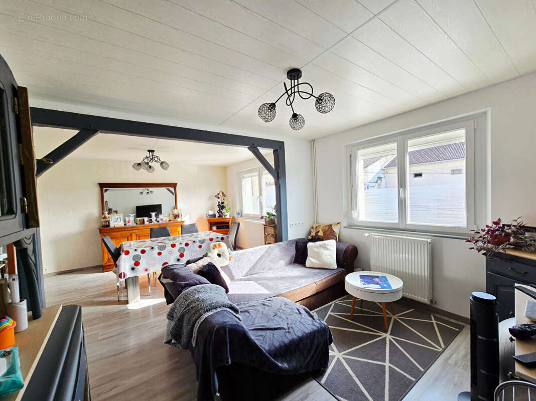 Maison à AZERAILLES