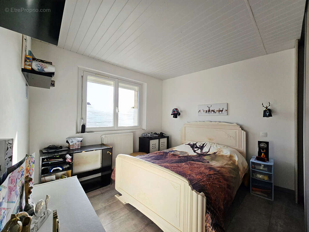 Maison à AZERAILLES