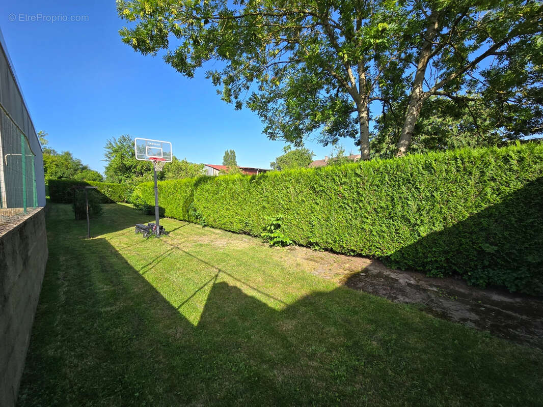 Maison à AZERAILLES