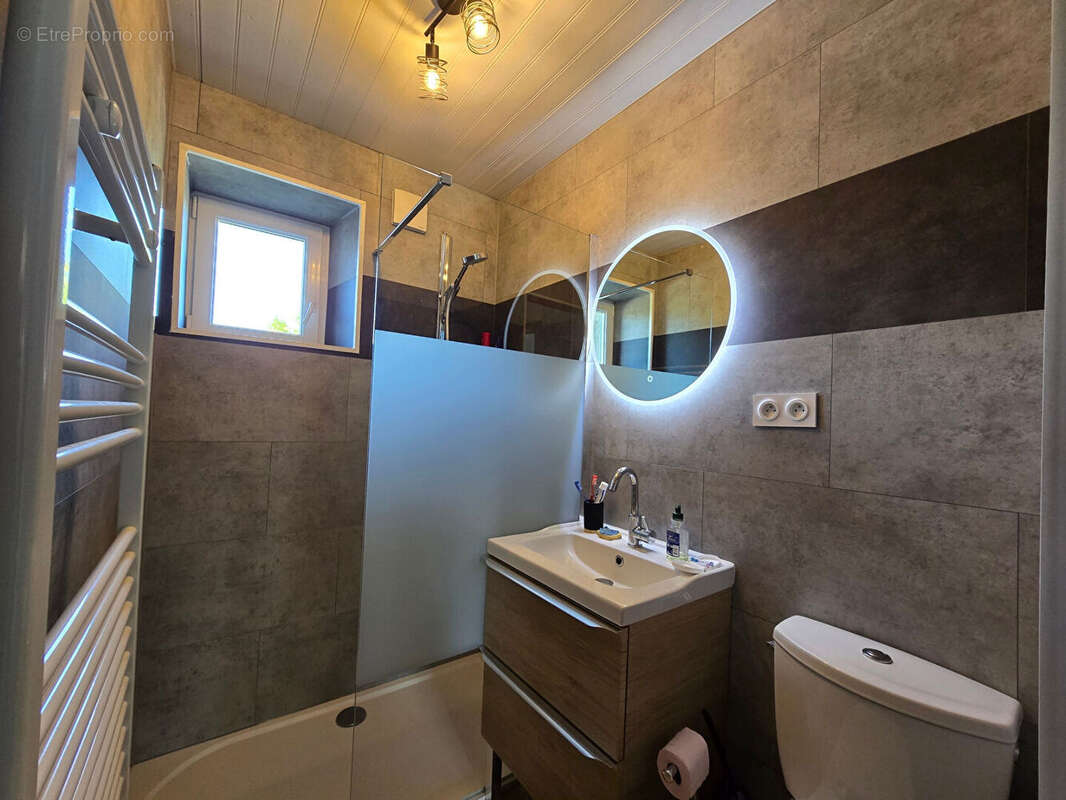 Maison à AZERAILLES