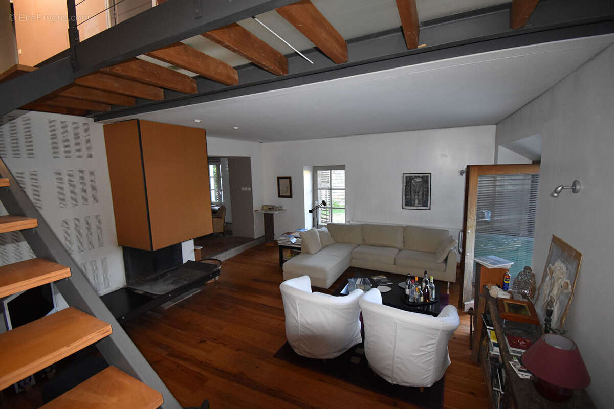 Maison à VARENNES-VAUZELLES