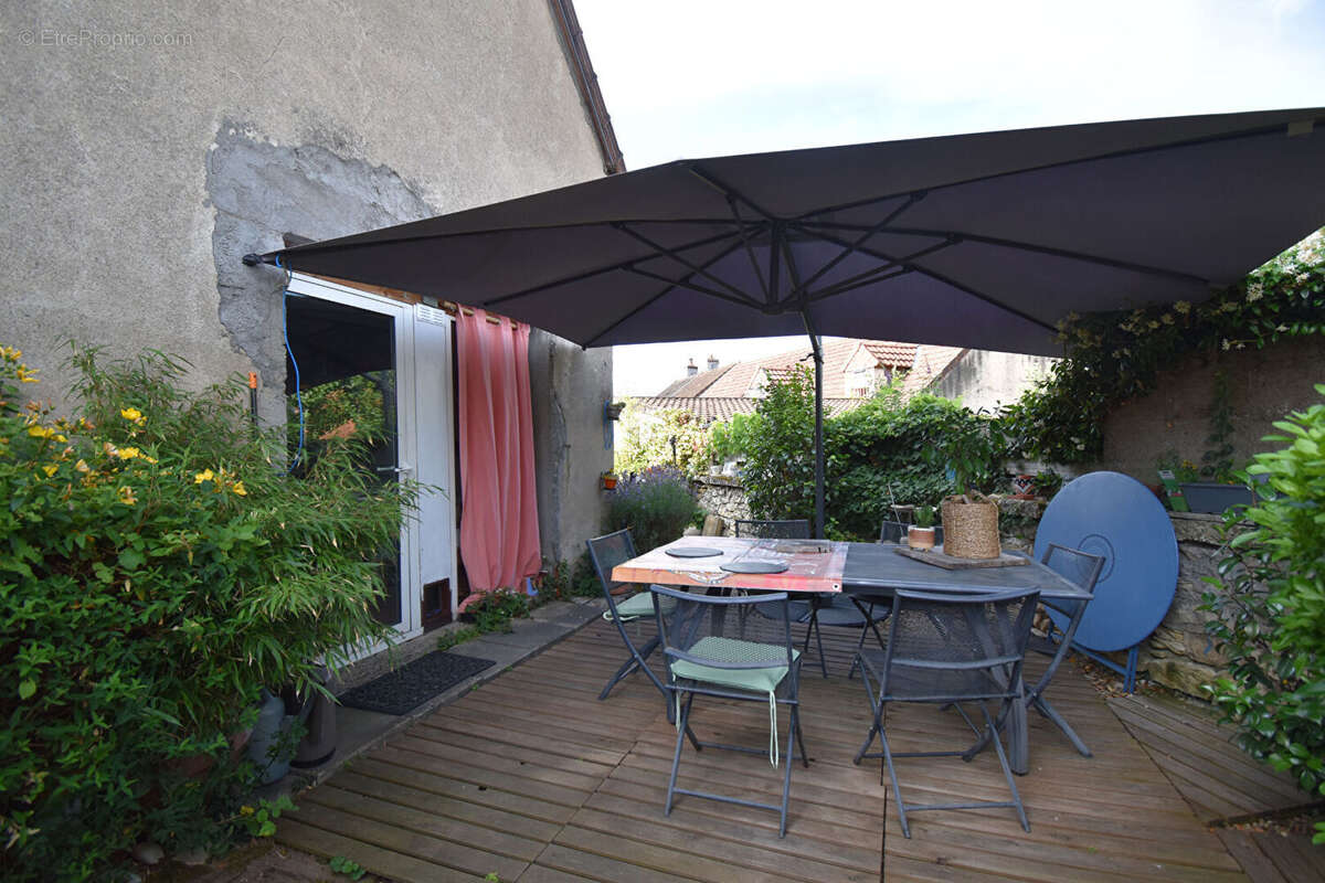 Maison à VARENNES-VAUZELLES