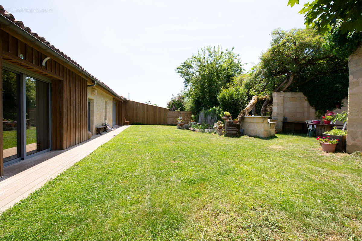 Maison à SAINT-CAPRAIS-DE-BORDEAUX