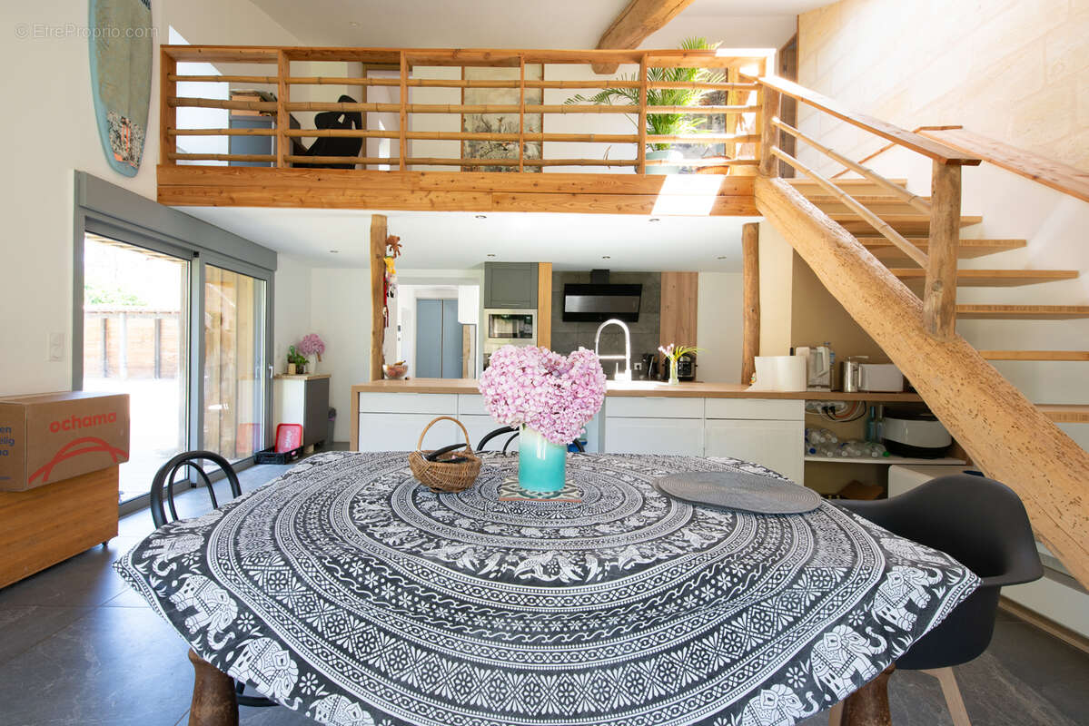 Maison à SAINT-CAPRAIS-DE-BORDEAUX