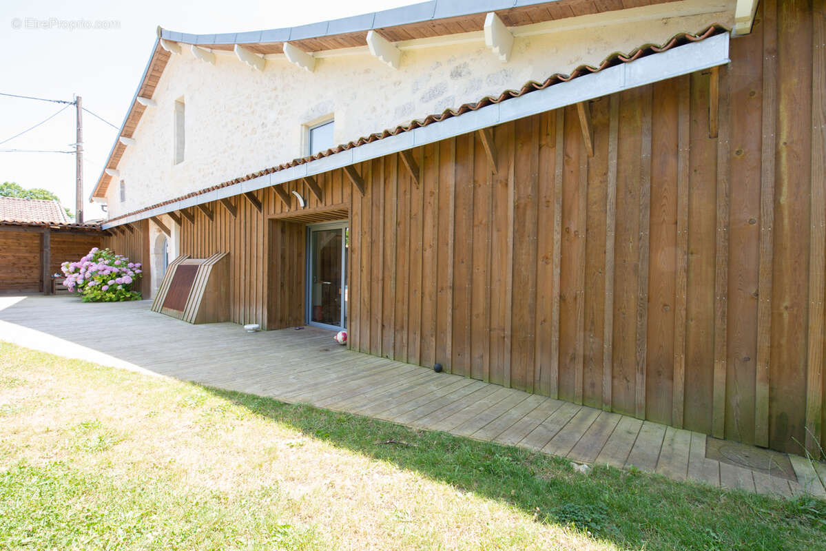 Maison à SAINT-CAPRAIS-DE-BORDEAUX