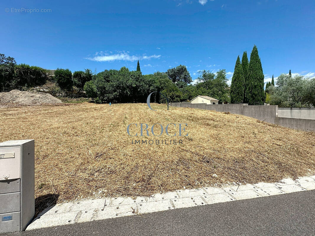 Terrain à UZES