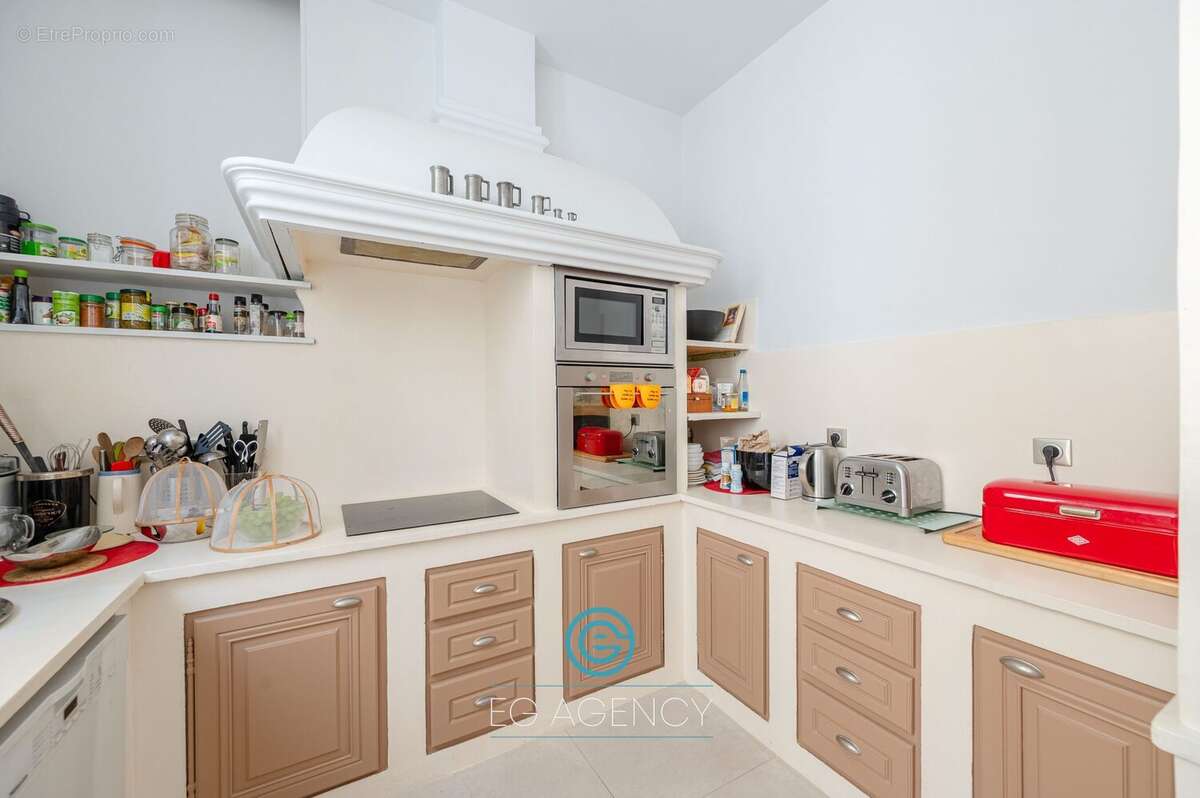 Appartement à MARSEILLE-1E