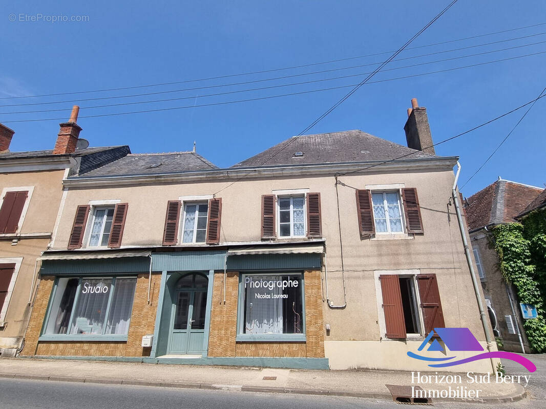 Façade avant - Appartement à NEUVY-SAINT-SEPULCHRE