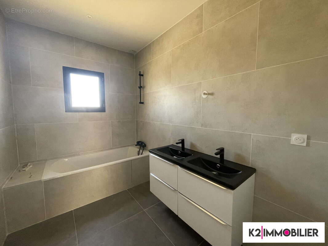 Maison à MONTELIMAR