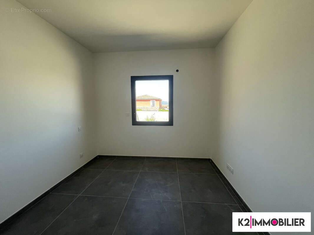 Maison à MONTELIMAR