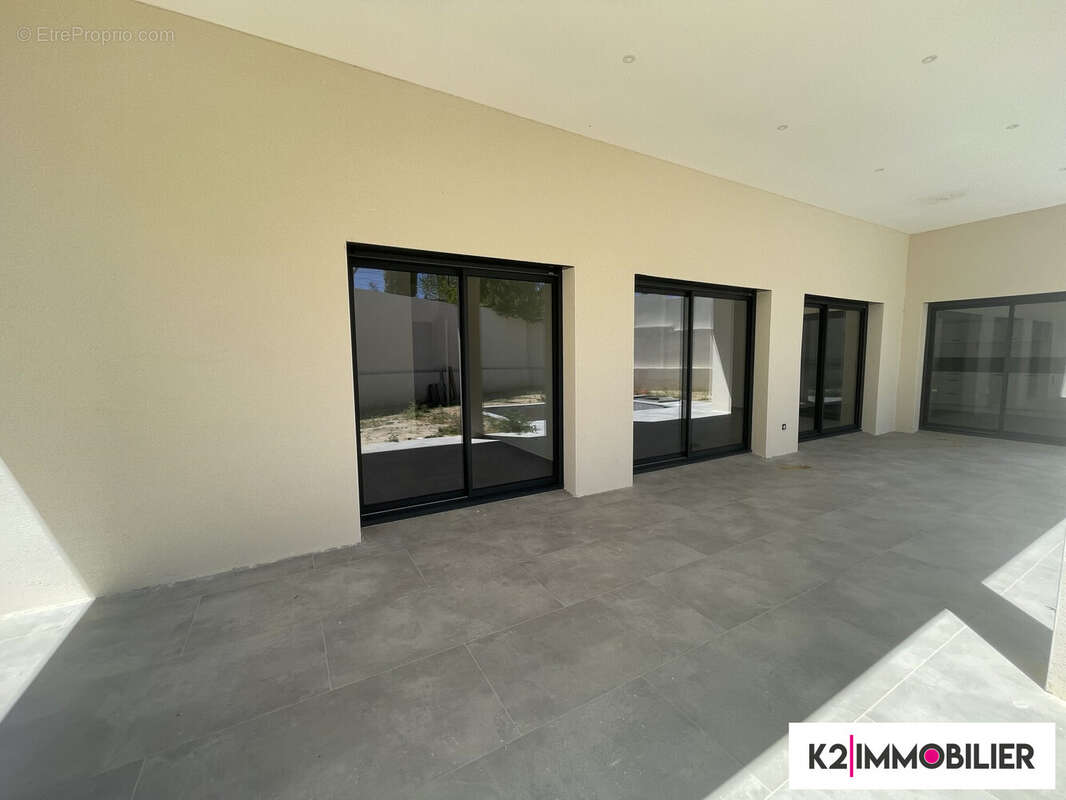 Maison à MONTELIMAR