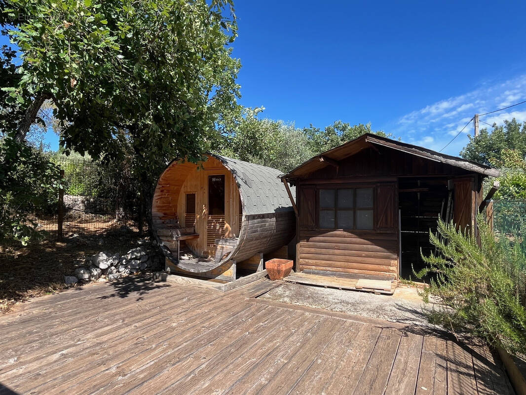 Maison à SAINT-CEZAIRE-SUR-SIAGNE