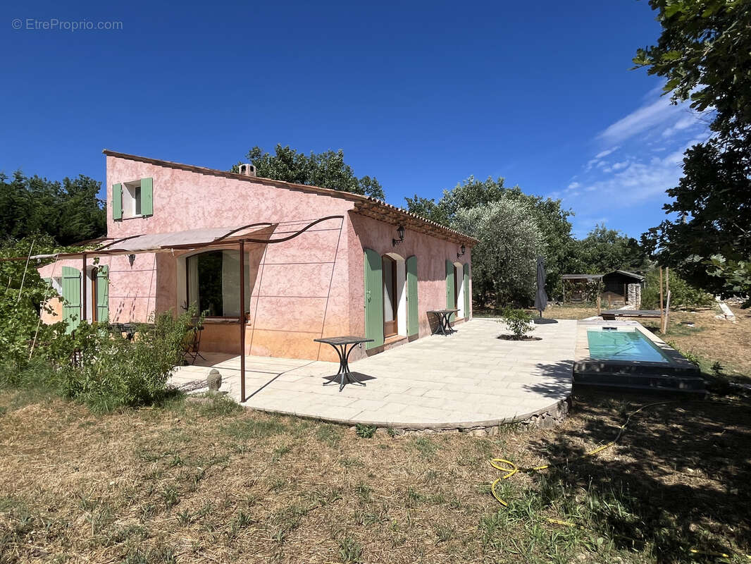 Maison à SAINT-CEZAIRE-SUR-SIAGNE