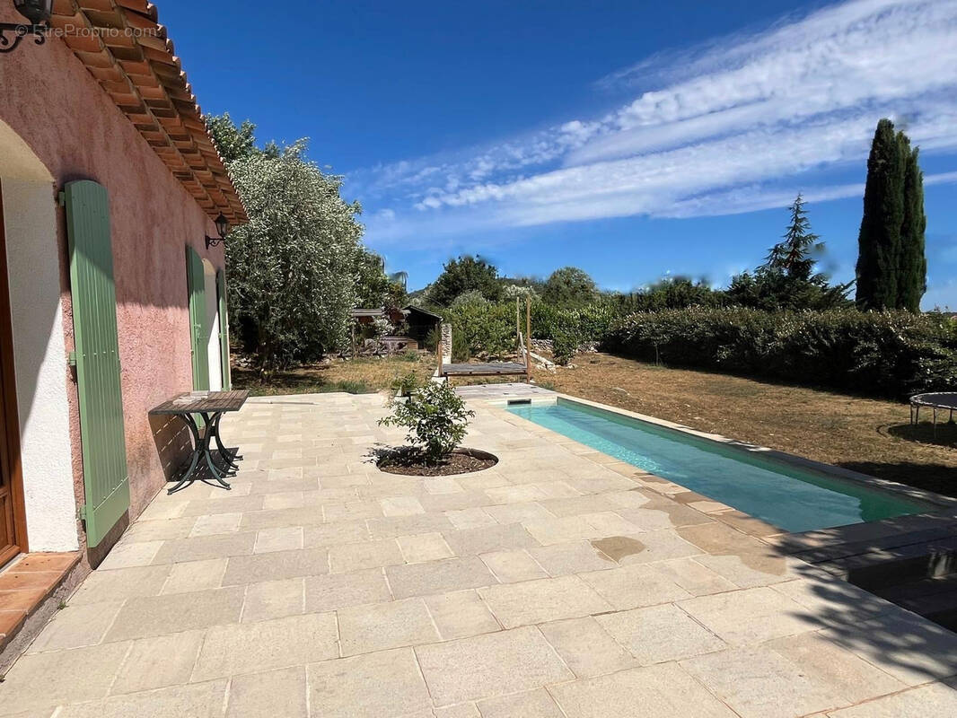 Maison à SAINT-CEZAIRE-SUR-SIAGNE