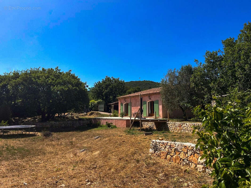 Maison à SAINT-CEZAIRE-SUR-SIAGNE