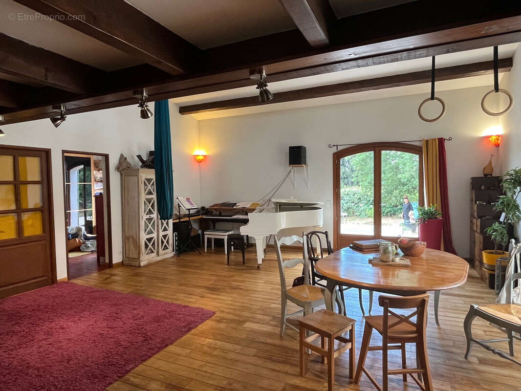 Maison à SAINT-CEZAIRE-SUR-SIAGNE