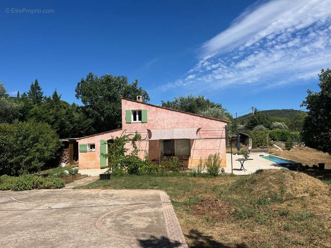 Maison à SAINT-CEZAIRE-SUR-SIAGNE