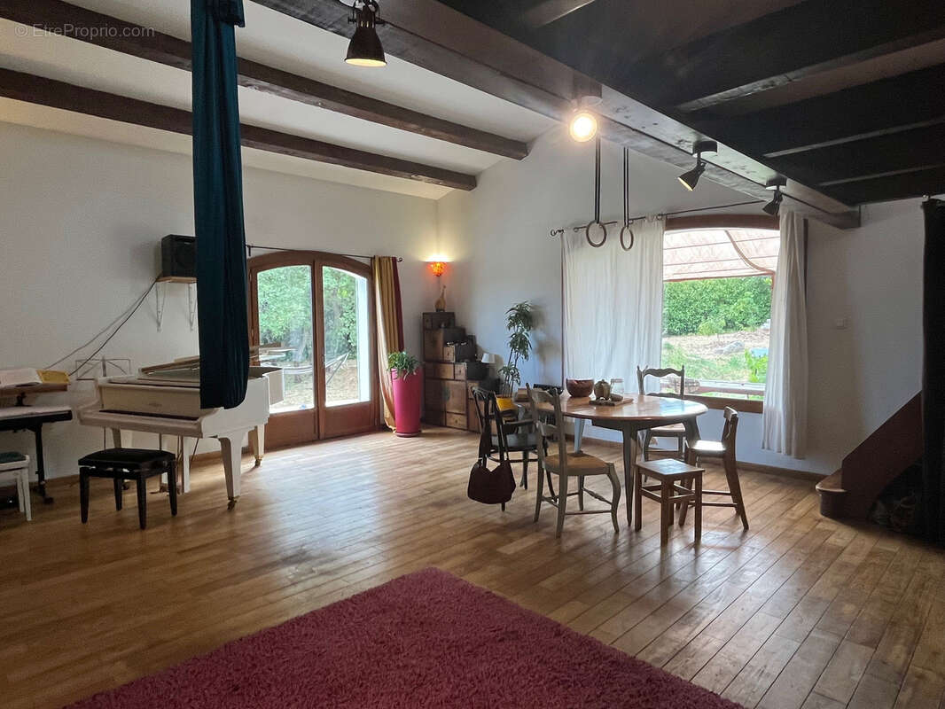 Maison à SAINT-CEZAIRE-SUR-SIAGNE