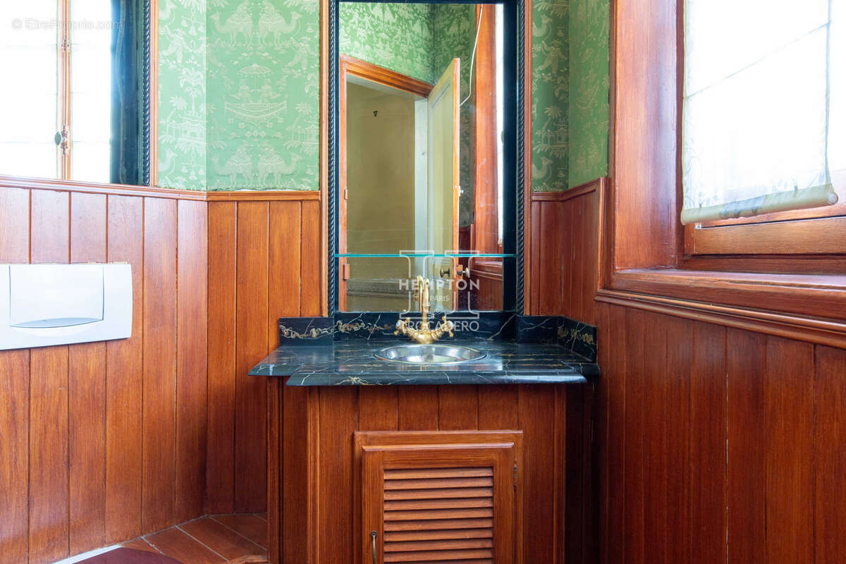 Appartement à PARIS-16E