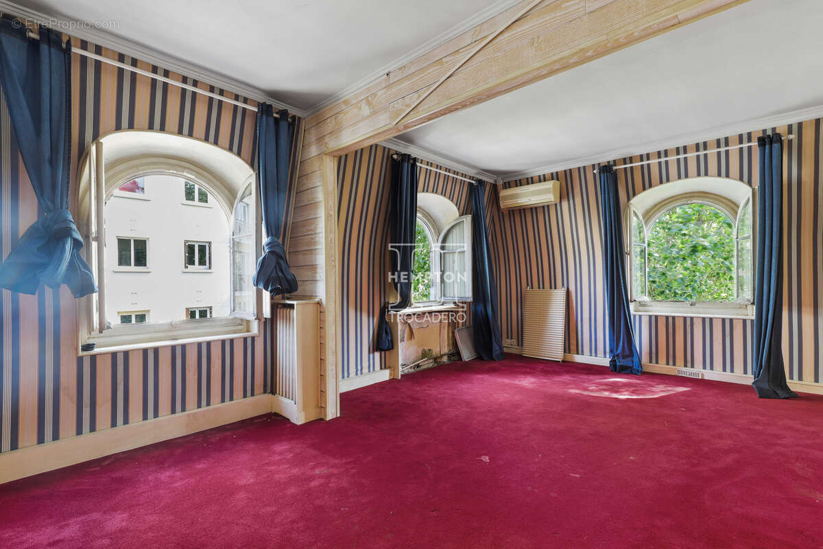 Appartement à PARIS-16E