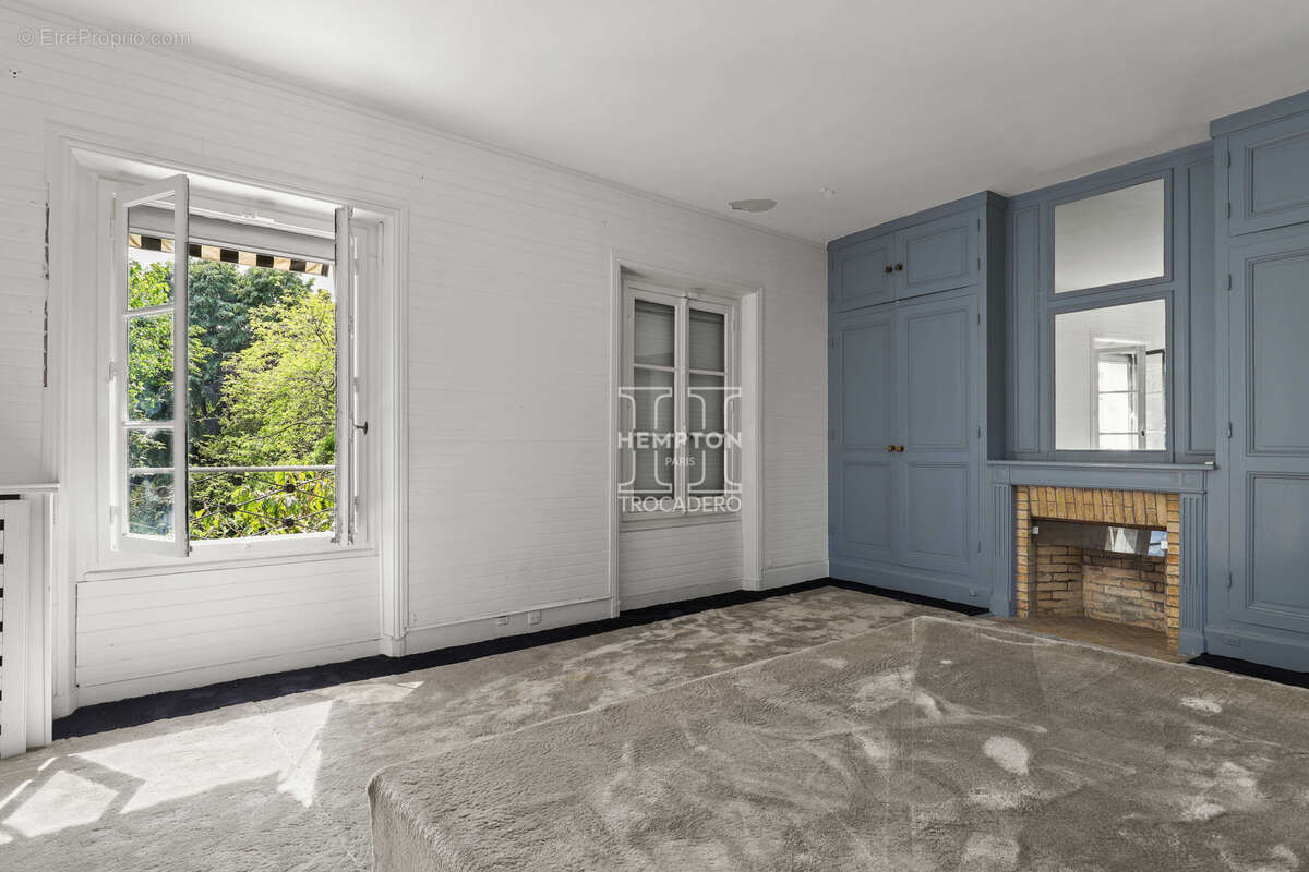 Appartement à PARIS-16E