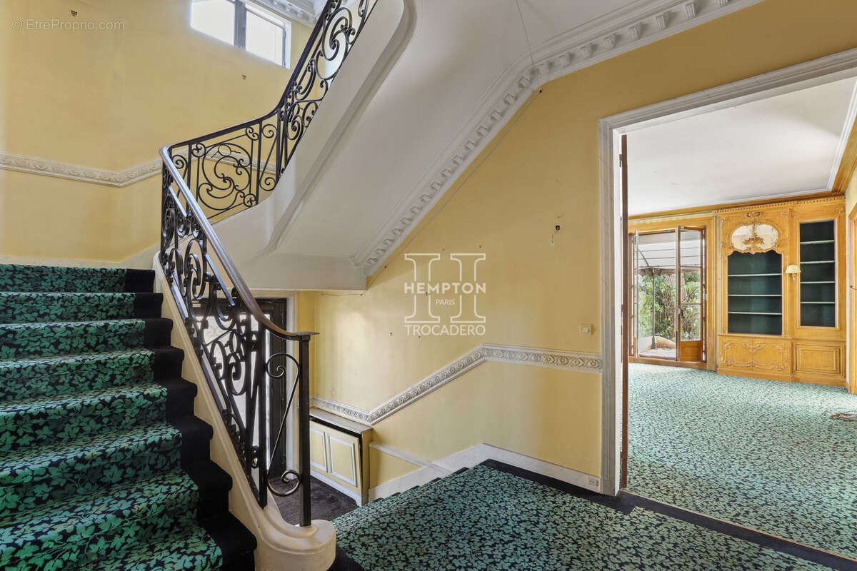 Appartement à PARIS-16E