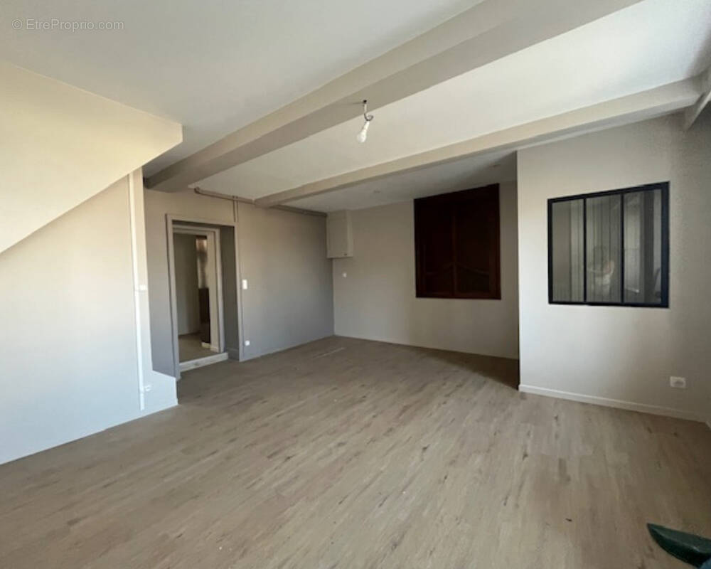 Maison à SAINT-REMY-SUR-DUROLLE