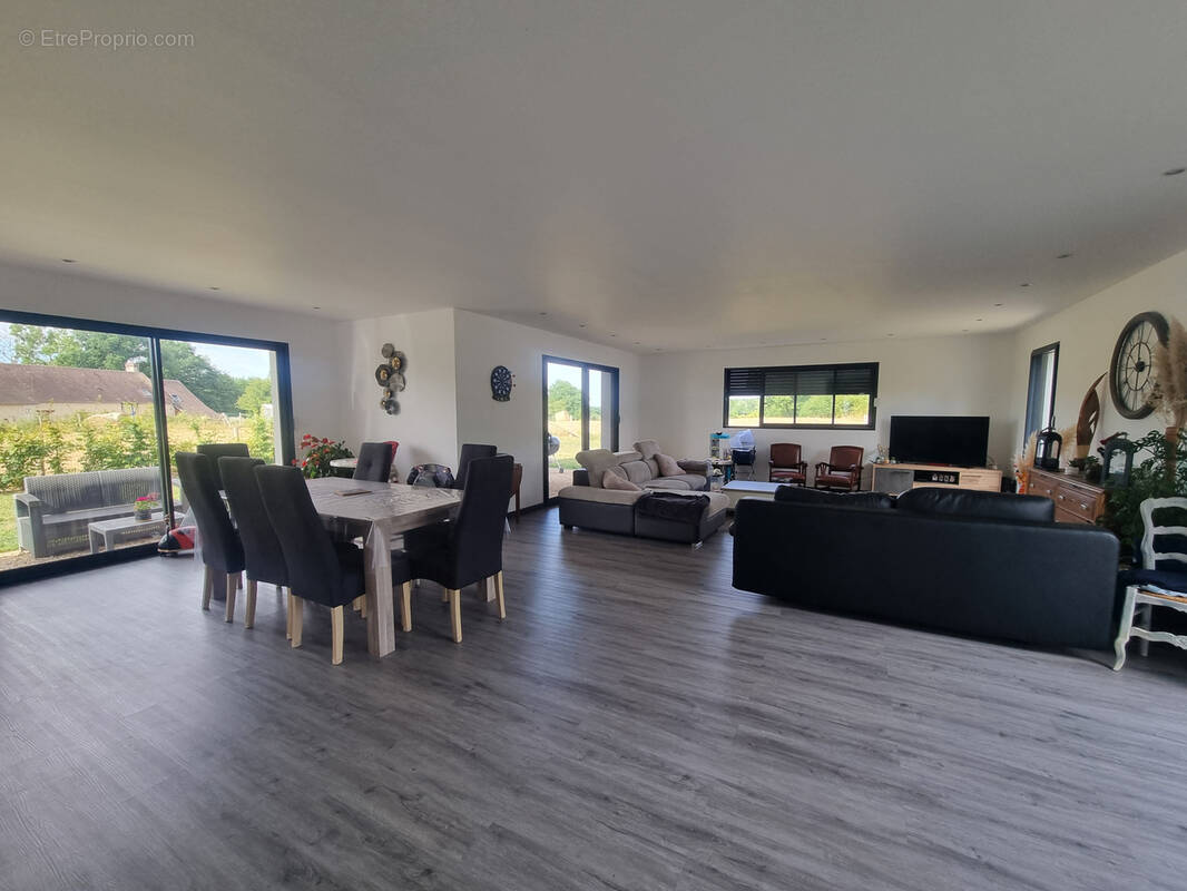 Maison à LE MELE-SUR-SARTHE