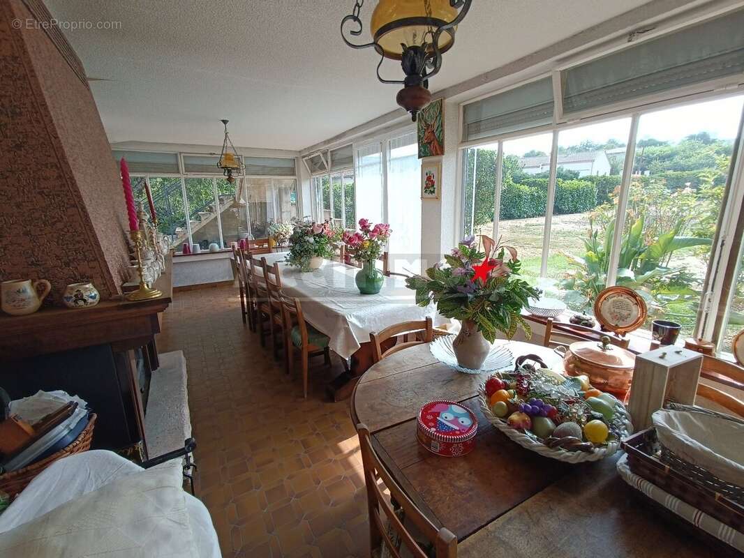 Maison à LABRUGUIERE