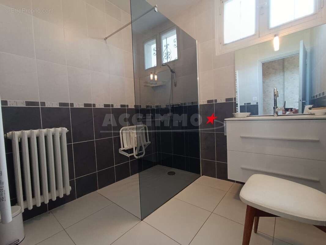 Maison à LABRUGUIERE