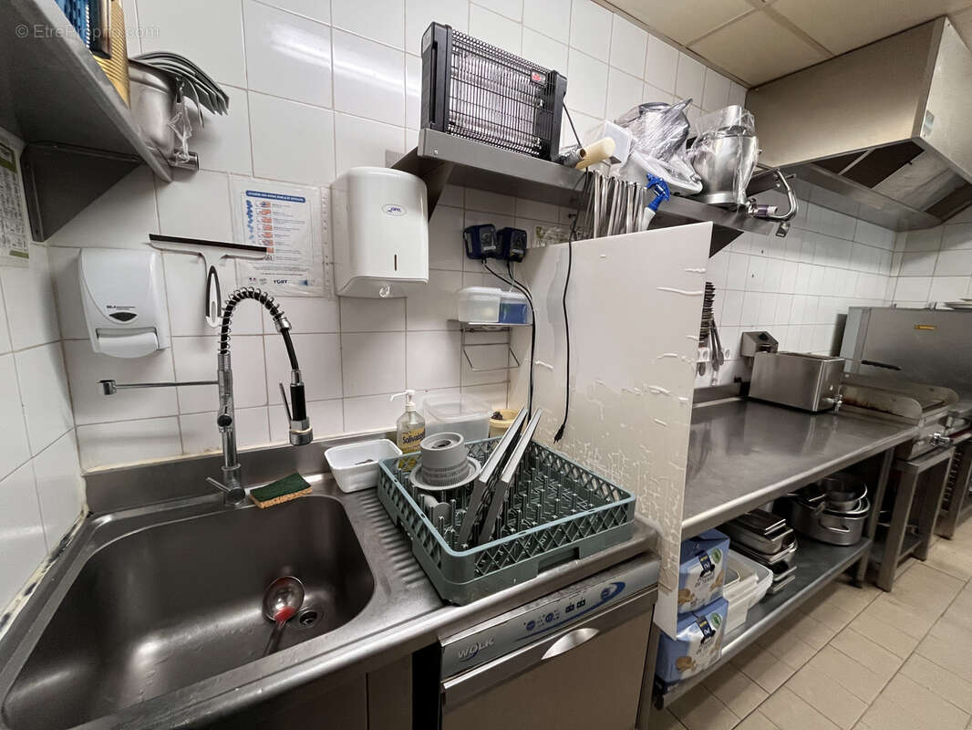 Commerce à LEZIGNAN-CORBIERES