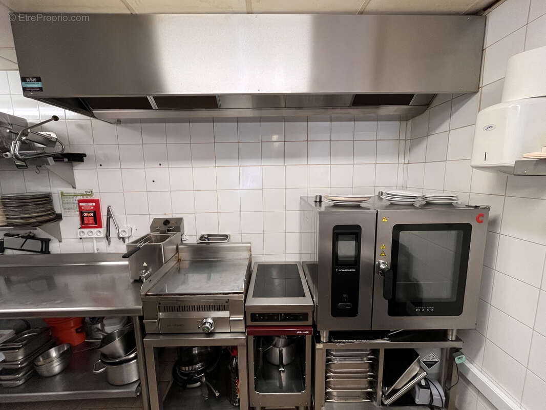 Commerce à LEZIGNAN-CORBIERES