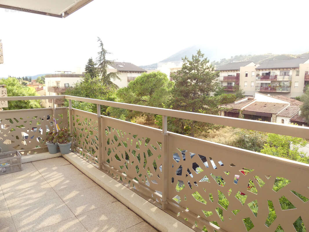 Appartement à CARROS