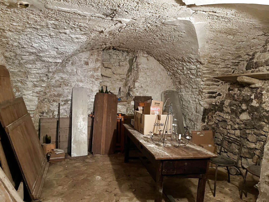 Maison à LA ROQUE-SUR-PERNES