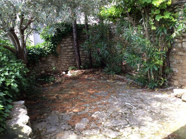 Maison à LA ROQUE-SUR-PERNES