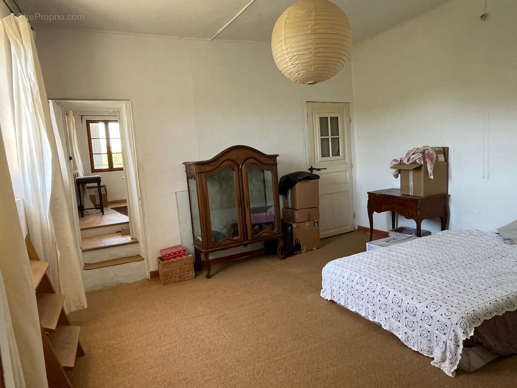 Maison à LA ROQUE-SUR-PERNES