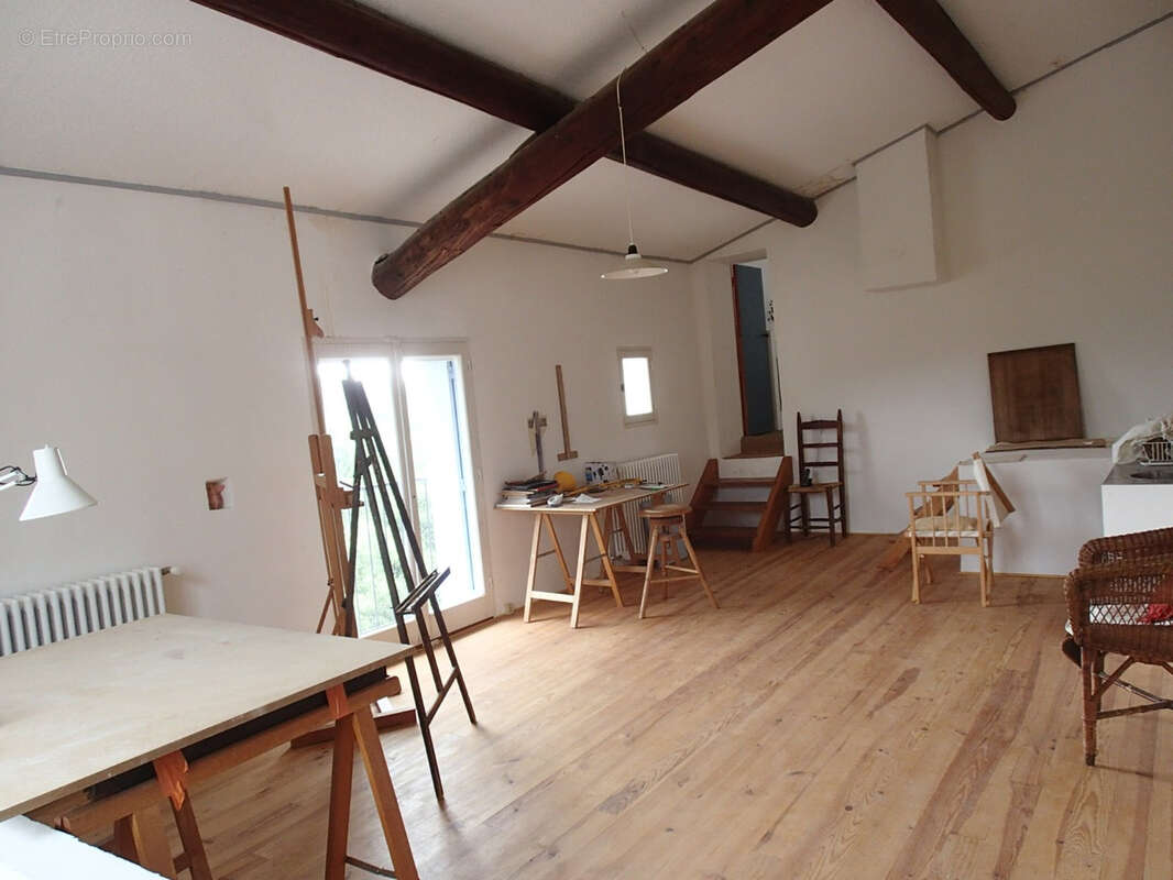 Maison à LA ROQUE-SUR-PERNES