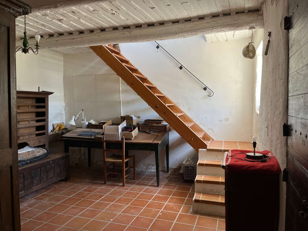 Maison à LA ROQUE-SUR-PERNES