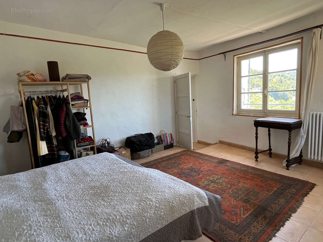 Maison à LA ROQUE-SUR-PERNES