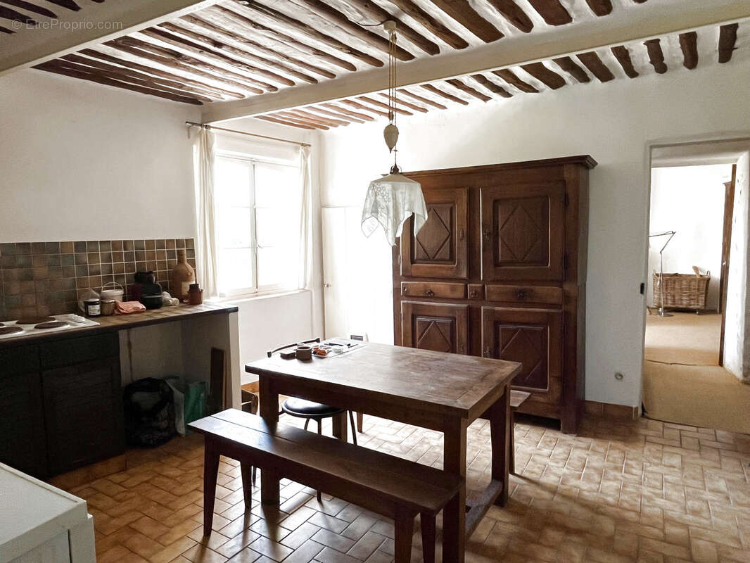 Maison à LA ROQUE-SUR-PERNES