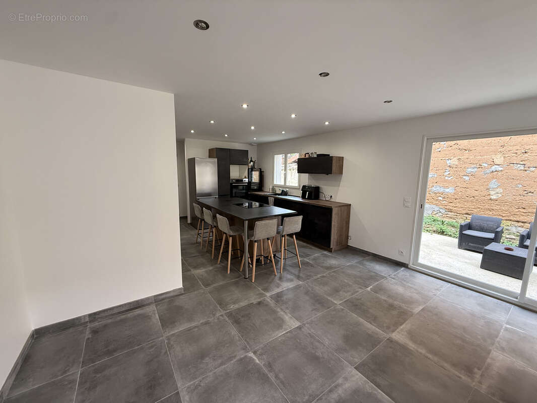 Maison à SAINT-ROMAIN-DE-JALIONAS