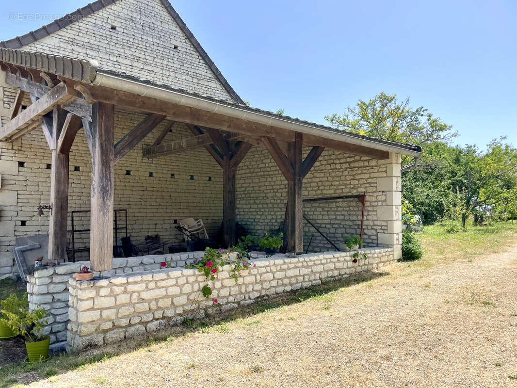 Maison à SAINT-GENEST-D&#039;AMBIERE