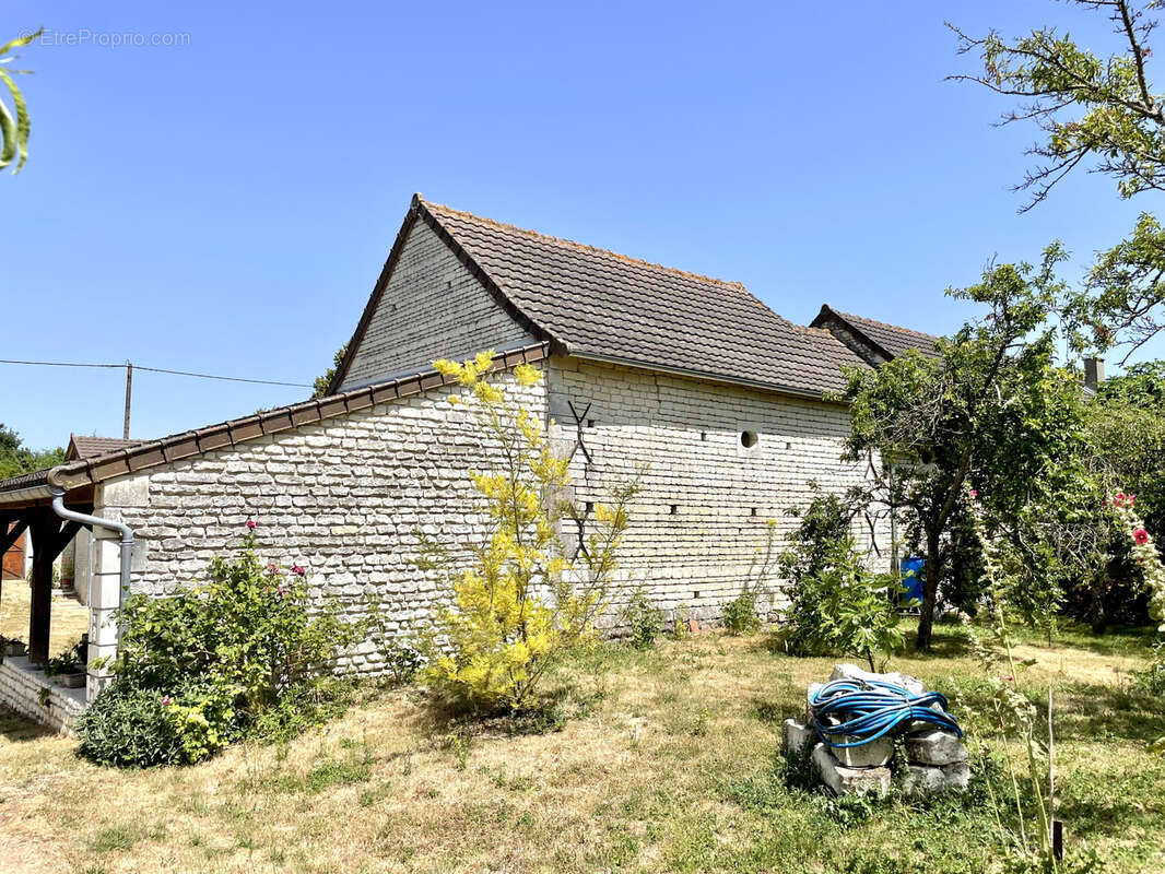 Maison à SAINT-GENEST-D&#039;AMBIERE