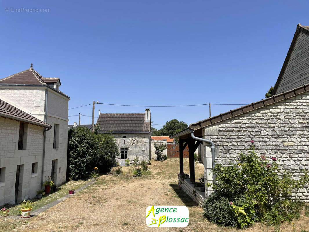 Maison à SAINT-GENEST-D&#039;AMBIERE