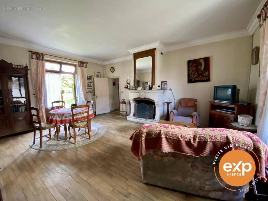 Maison à SAINT-JEAN-SAINT-GERMAIN