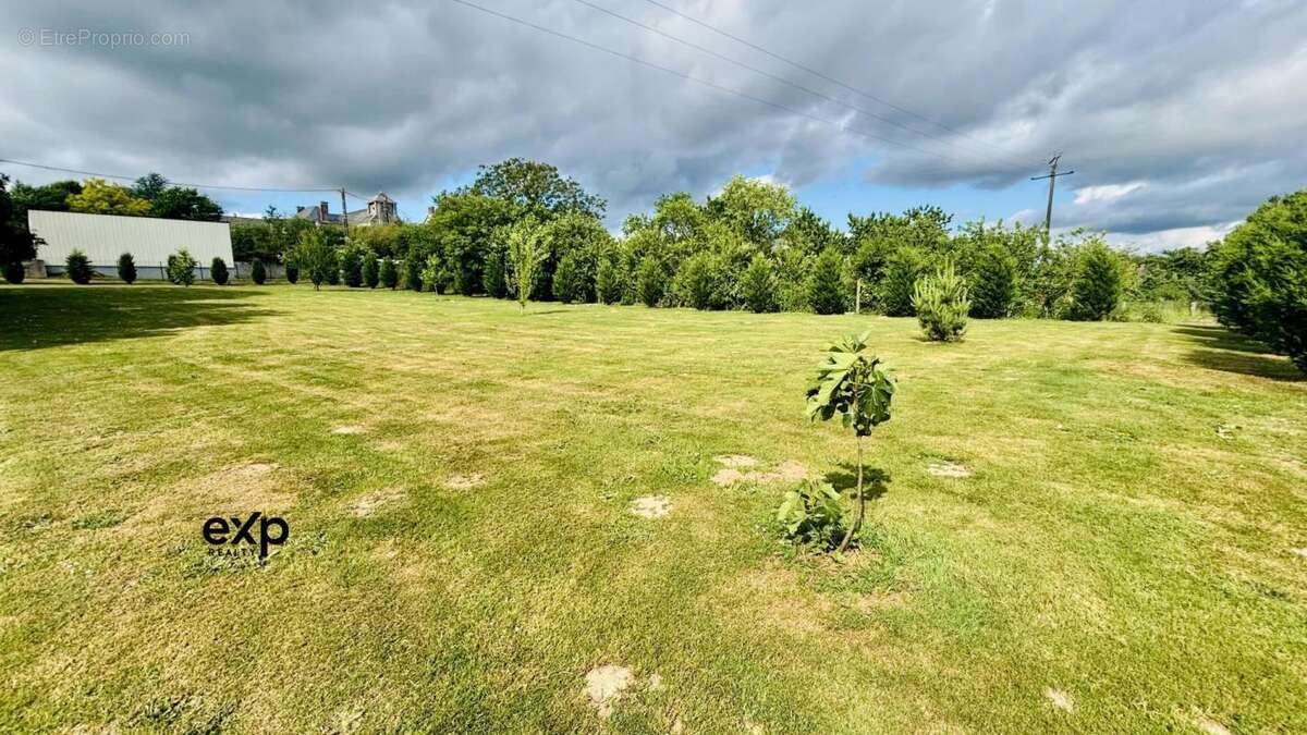 Terrain à JUIGNE-DES-MOUTIERS