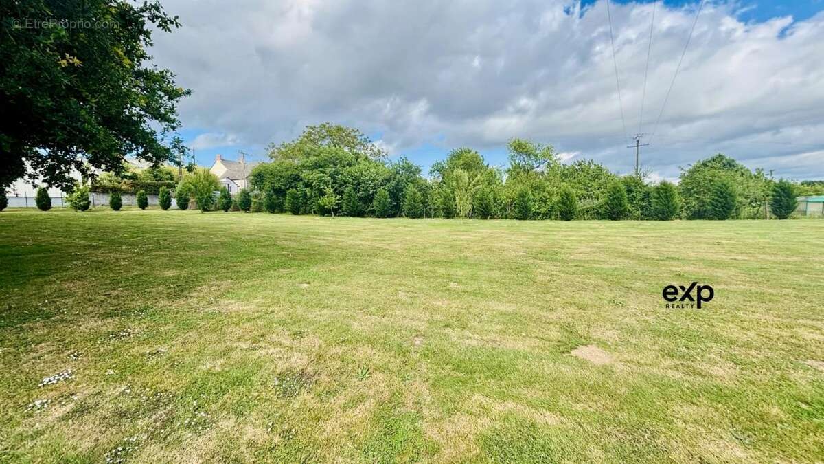 Terrain à JUIGNE-DES-MOUTIERS