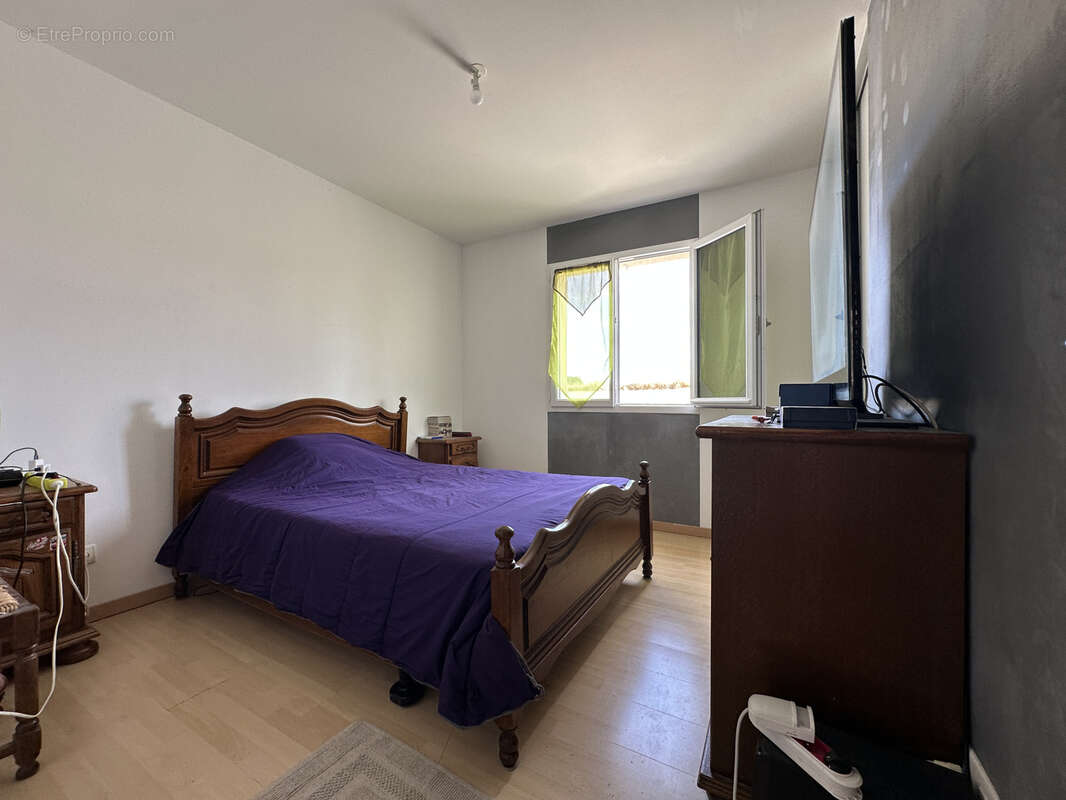 Maison à SAINT-QUENTIN-DE-CHALAIS