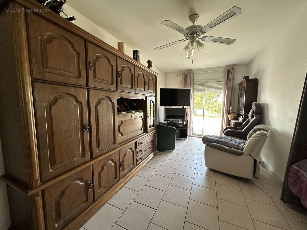 Maison à SAINT-QUENTIN-DE-CHALAIS