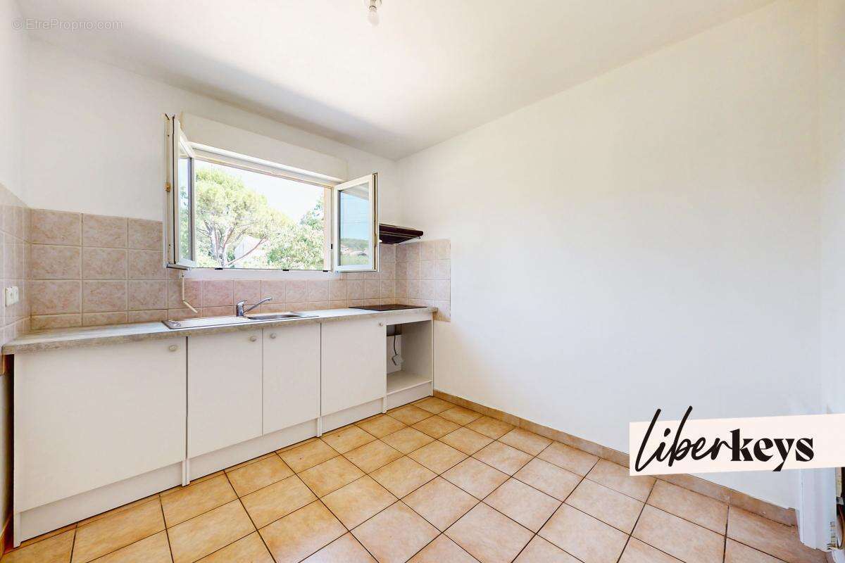 Maison à SAINT-JULIEN-LES-ROSIERS